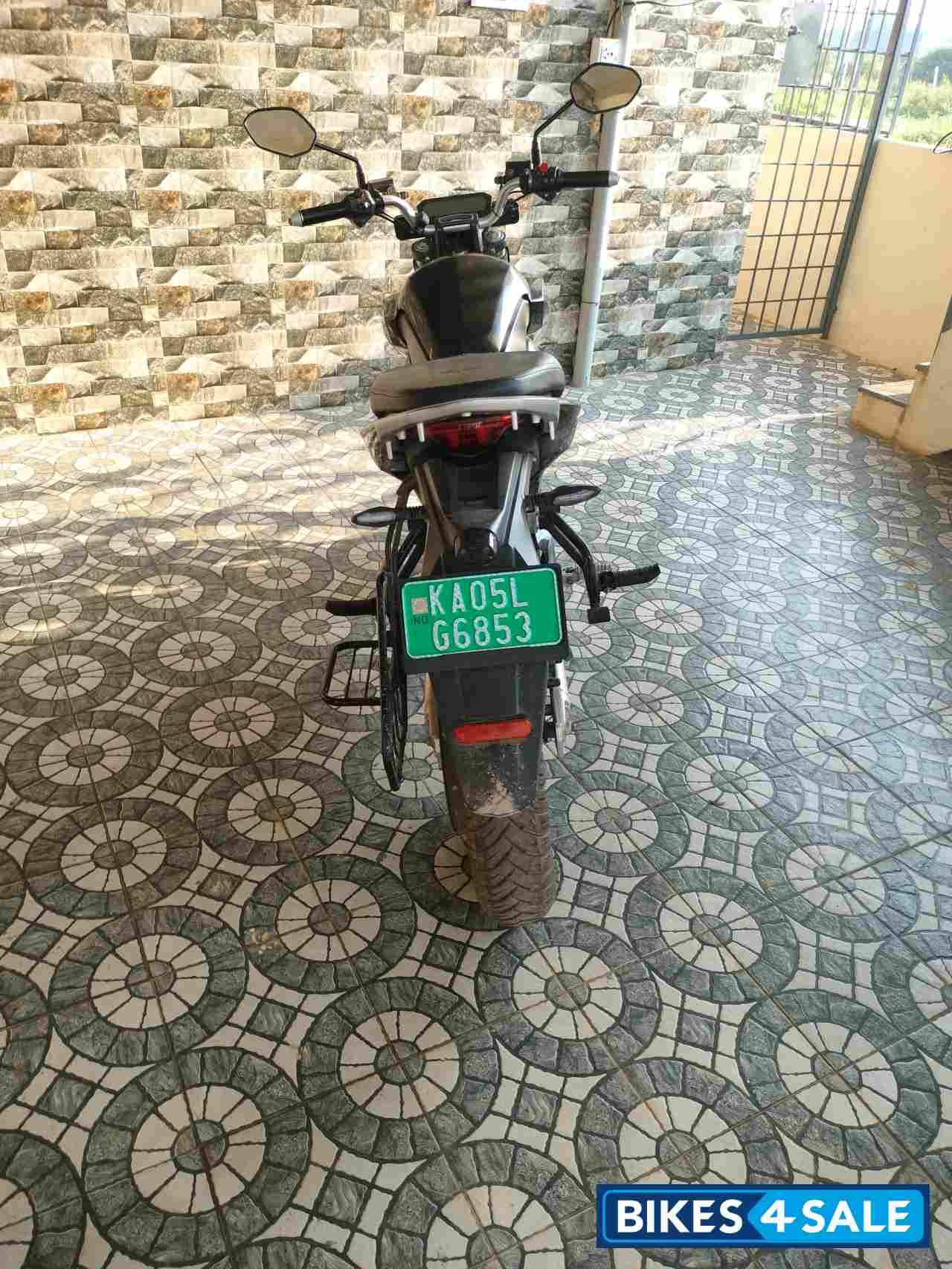 Revolt RV 400 Revolt RV 400