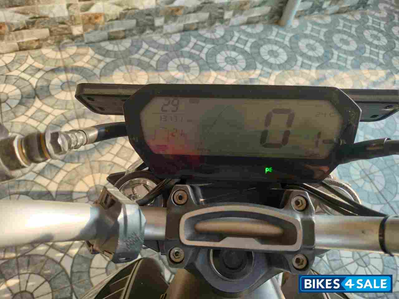 Revolt RV 400 Revolt RV 400