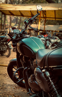 Yezdi Roadster Dark  Model