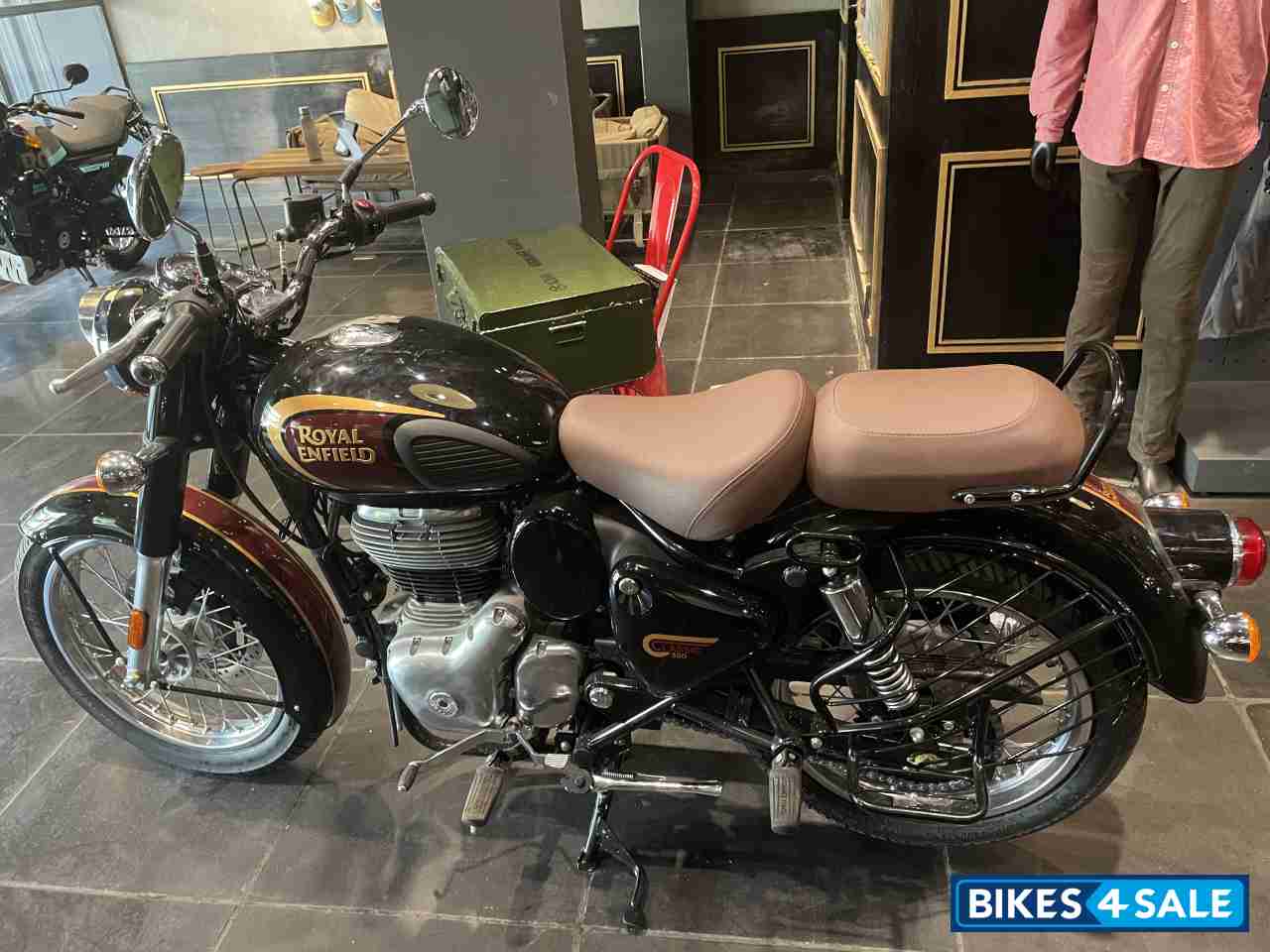 Black/red Royal Enfield Classic 350 Single Channel BS6