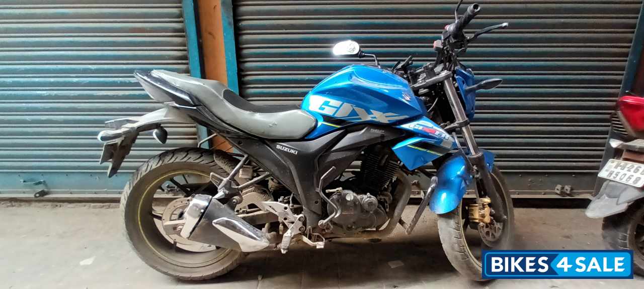 Blue Suzuki Gixxer 150
