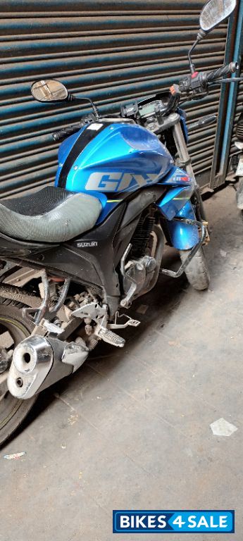 Blue Suzuki Gixxer 150