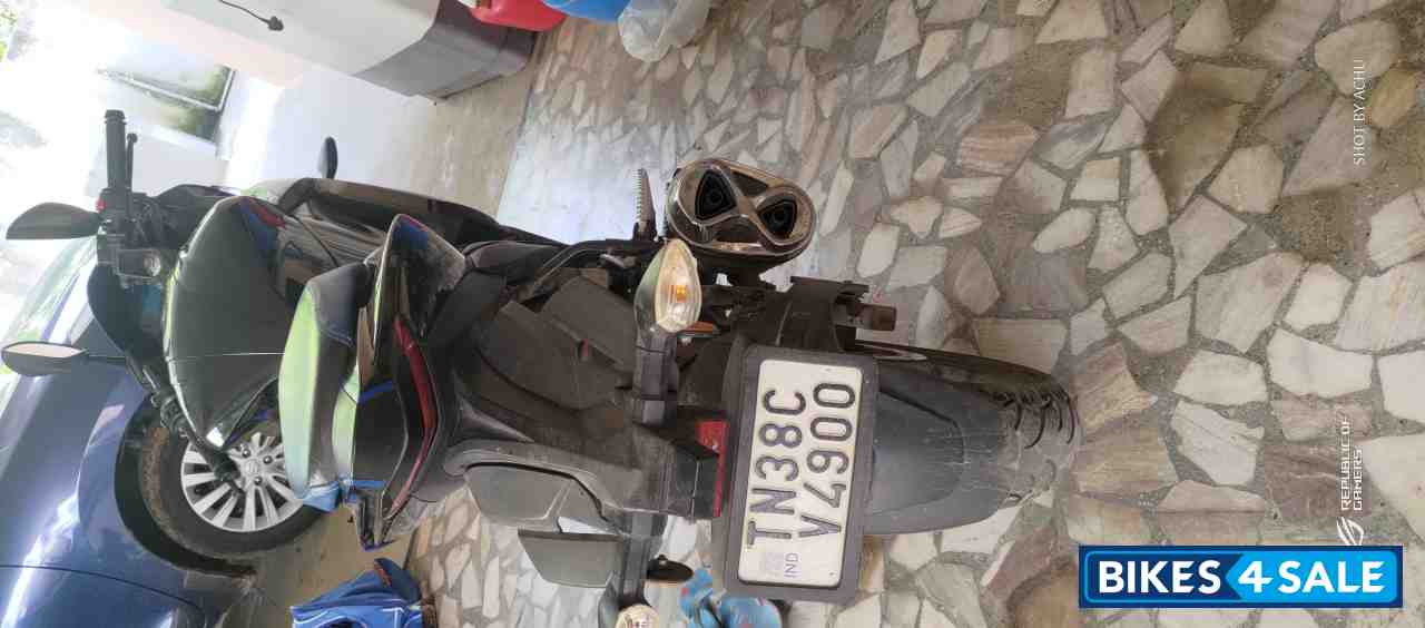 Glossy Black Suzuki Gixxer SF Fi