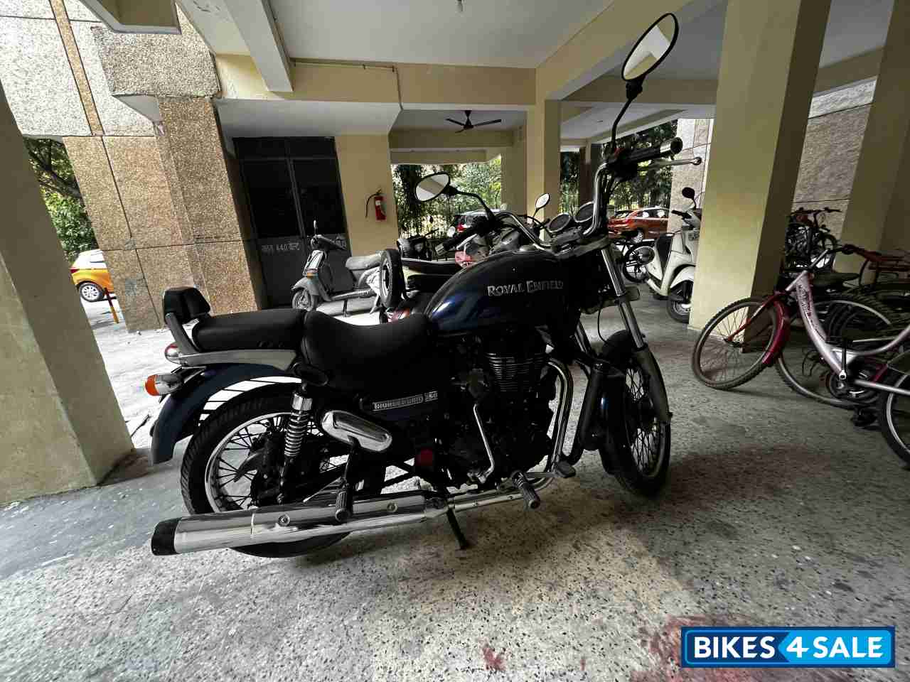 Deep Blue Royal Enfield Thunderbird 350 Deep Blue Royal Enfield Thunderbird 350