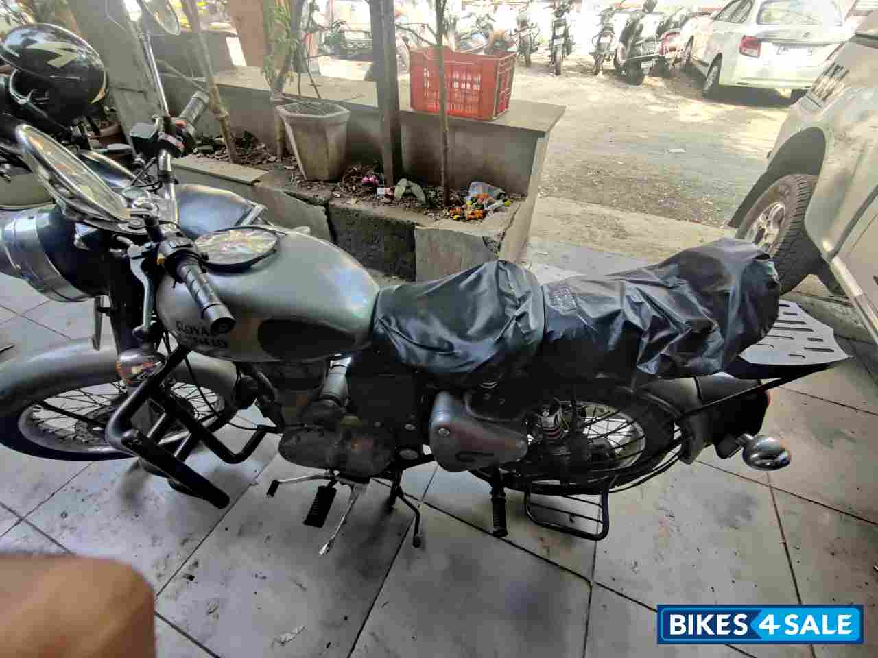 Gunmetal Grey Royal Enfield Classic Gunmetal Grey