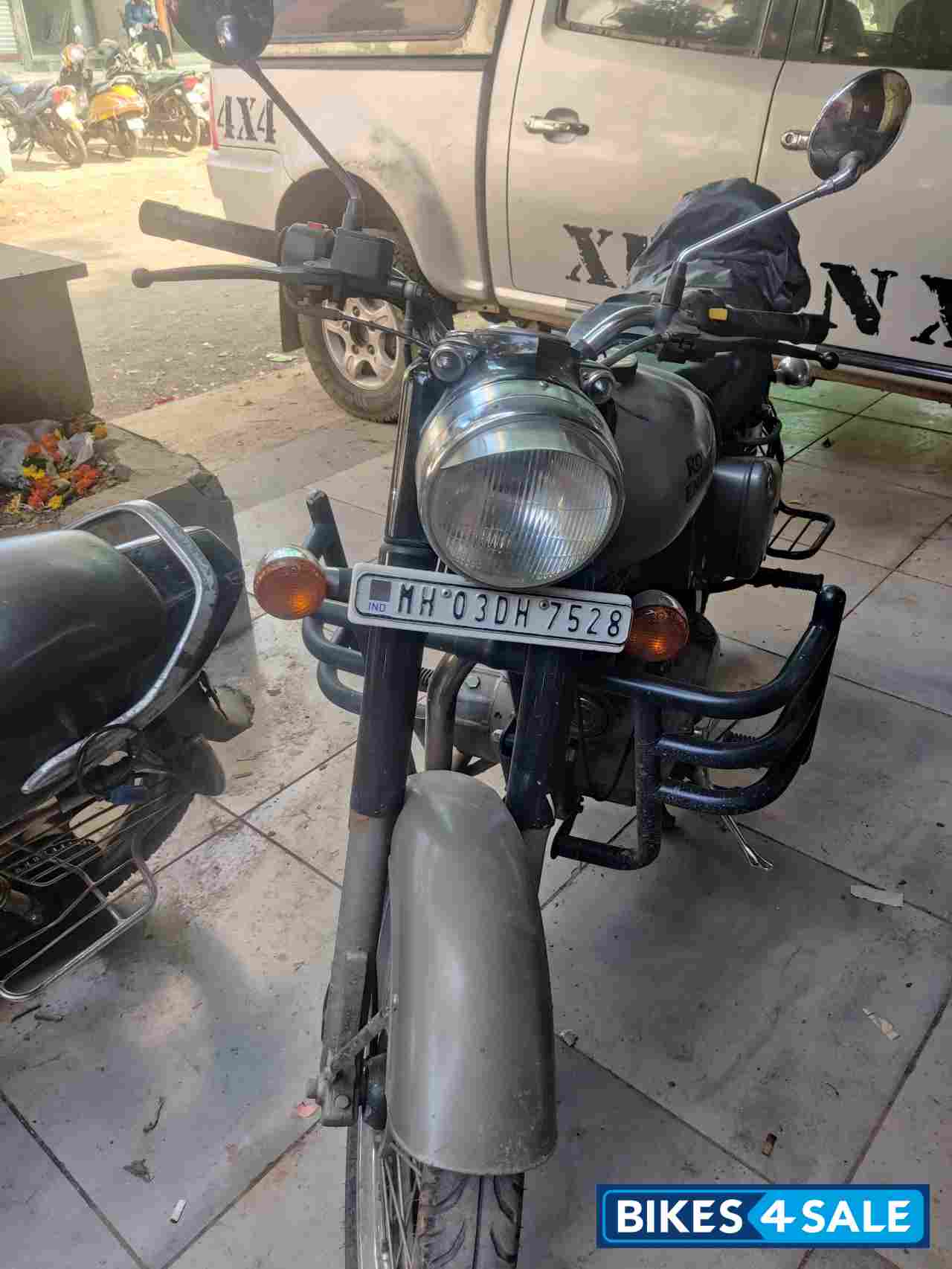 Gunmetal Grey Royal Enfield Classic Gunmetal Grey