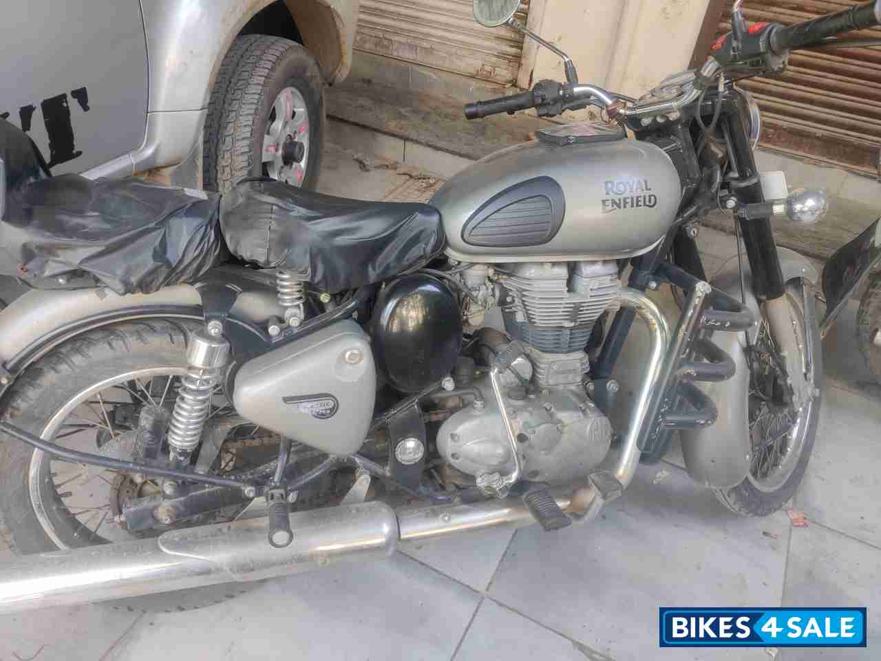 Gunmetal Grey Royal Enfield Classic Gunmetal Grey