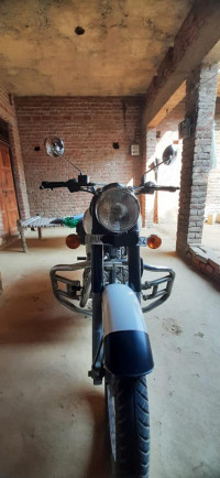 White Royal Enfield Classic 350