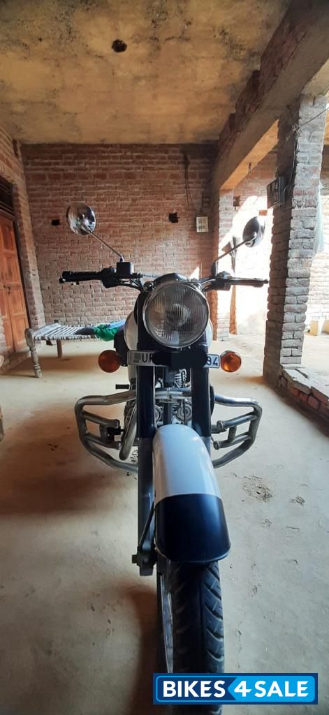 White Royal Enfield Classic 350