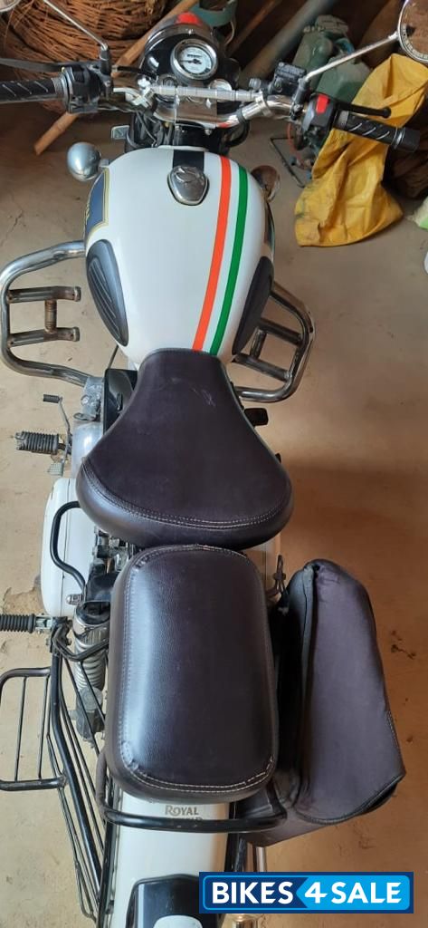 White Royal Enfield Classic 350