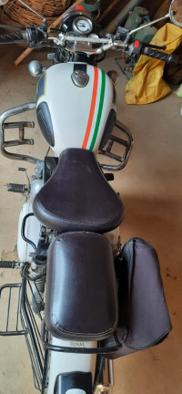 White Royal Enfield Classic 350