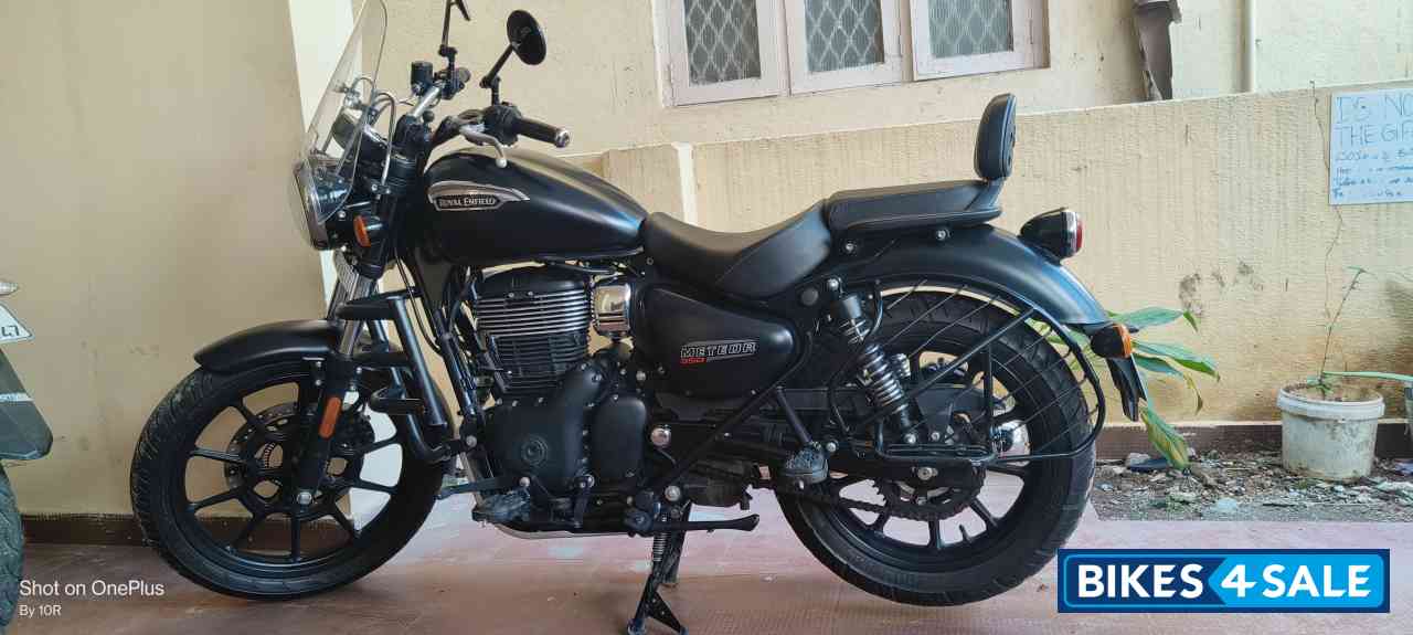 Matte Black Royal Enfield Meteor 350 Stellar
