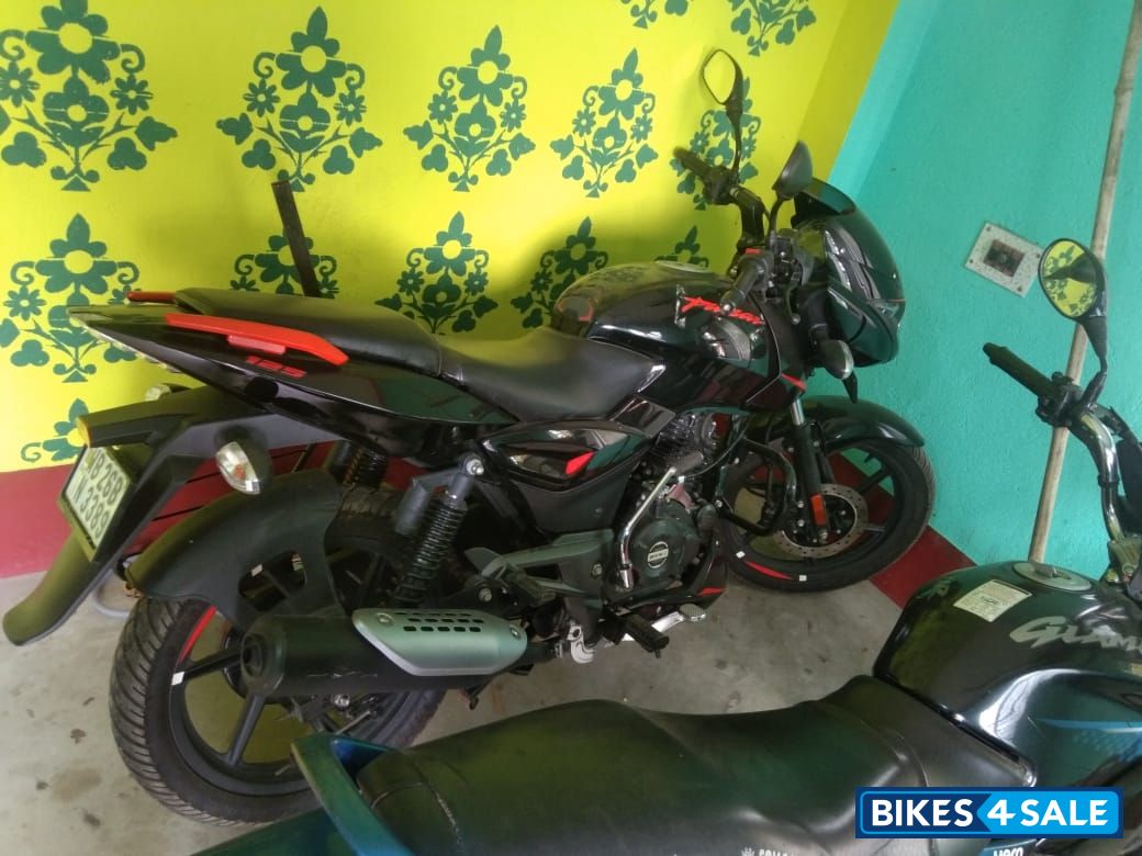 Red Bajaj Pulsar 125 Split Seat