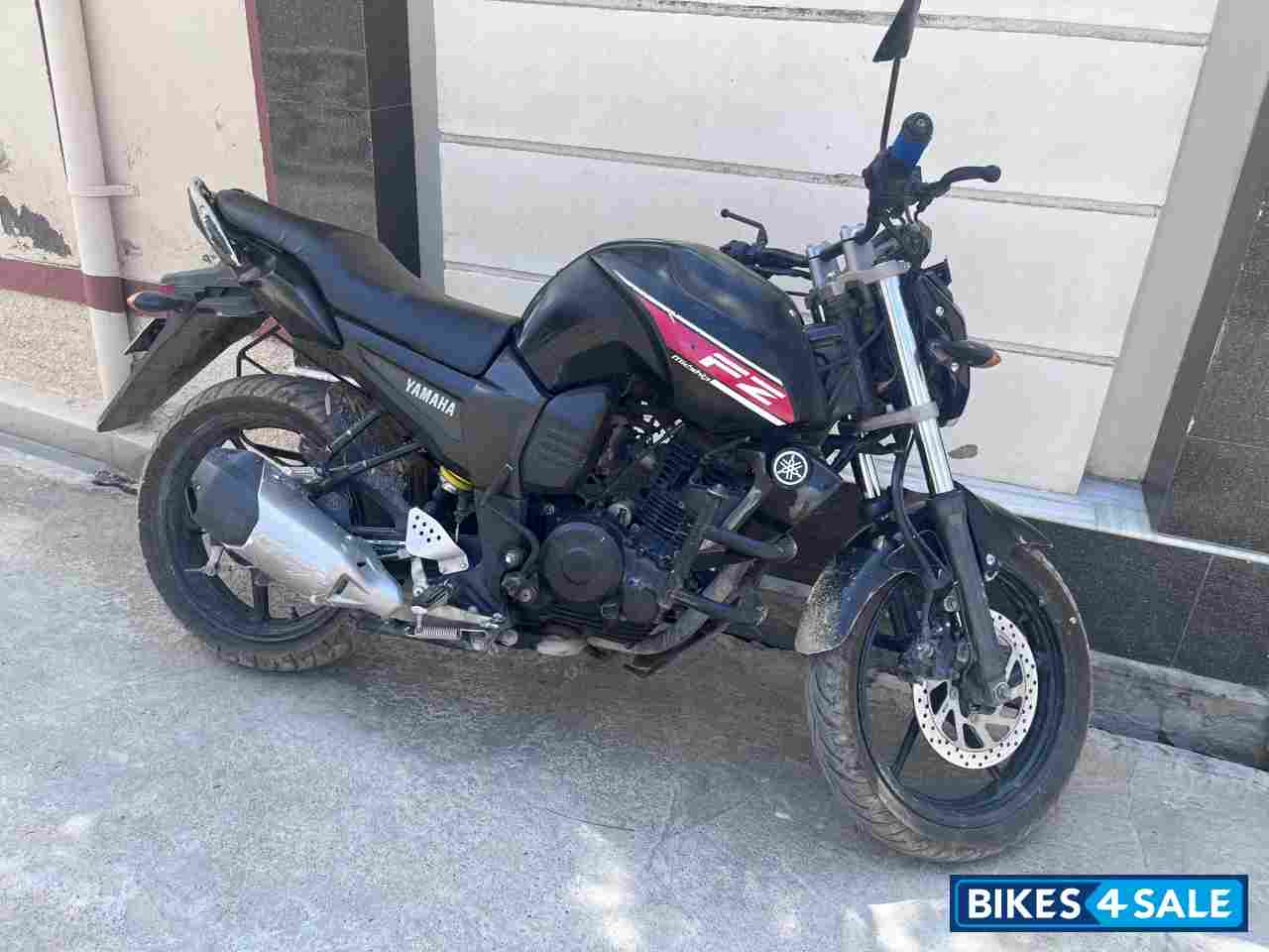 Black Yamaha FZ16