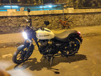 White Royal Enfield Thunderbird X 350