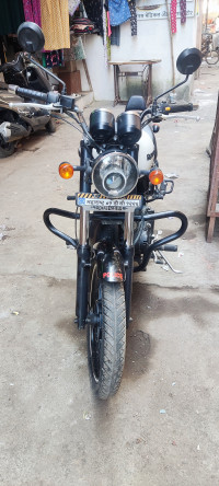 White Royal Enfield Thunderbird X 350
