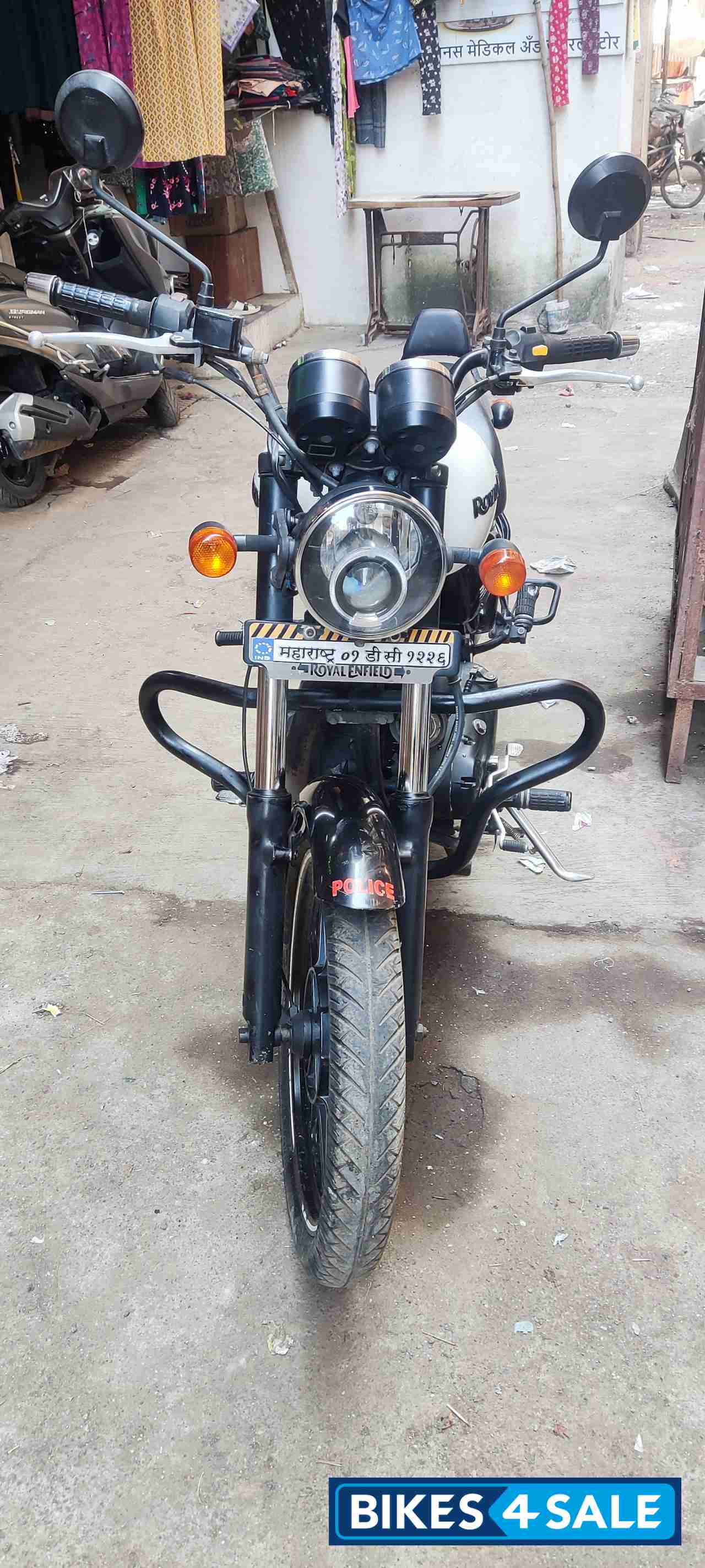 White Royal Enfield Thunderbird X 350