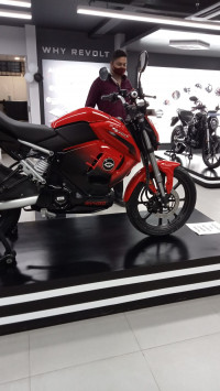 Revolt RV 400 2022 Model