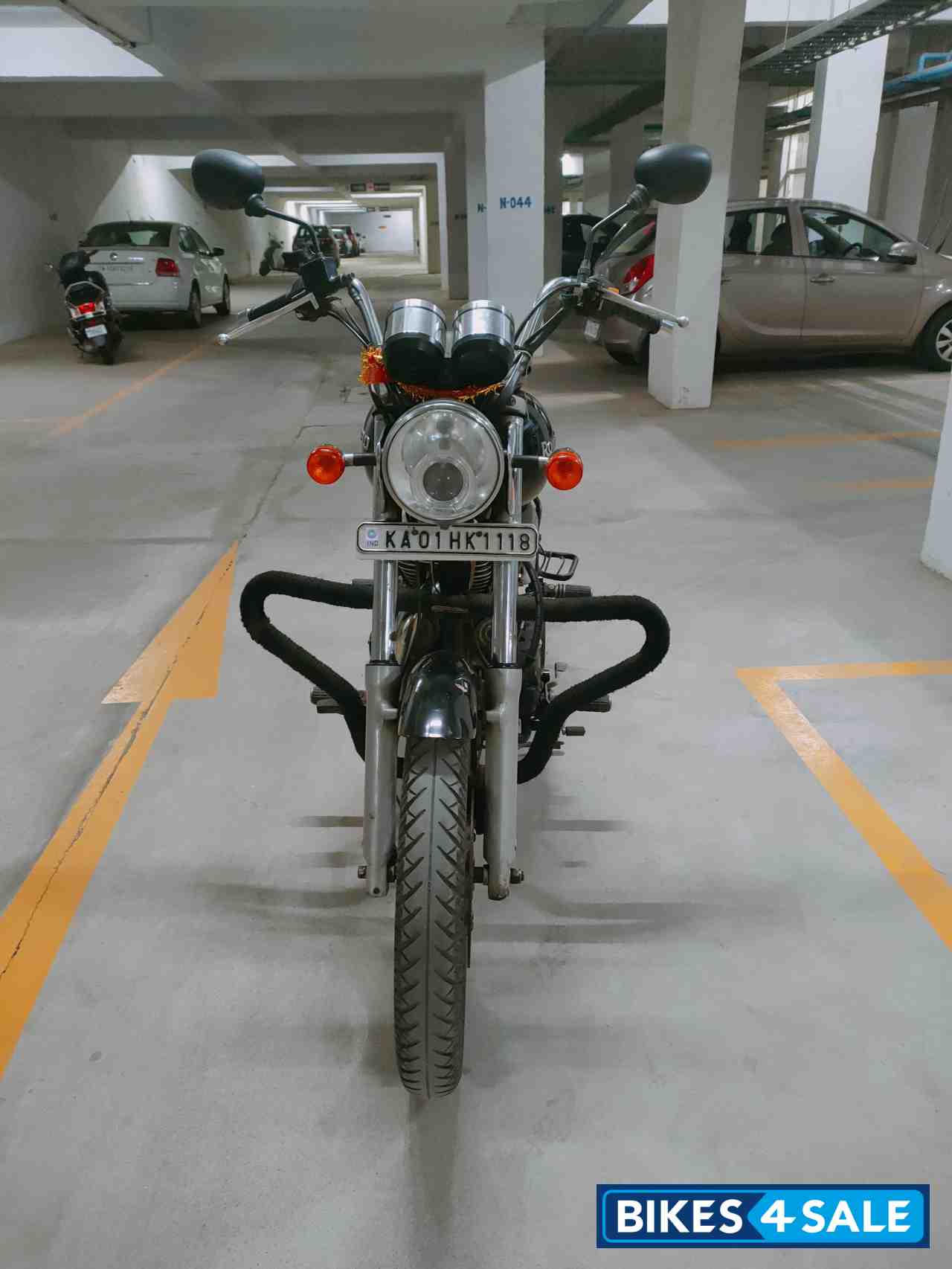 Black Royal Enfield Thunderbird 350