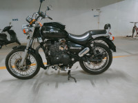 Black Royal Enfield Thunderbird 350