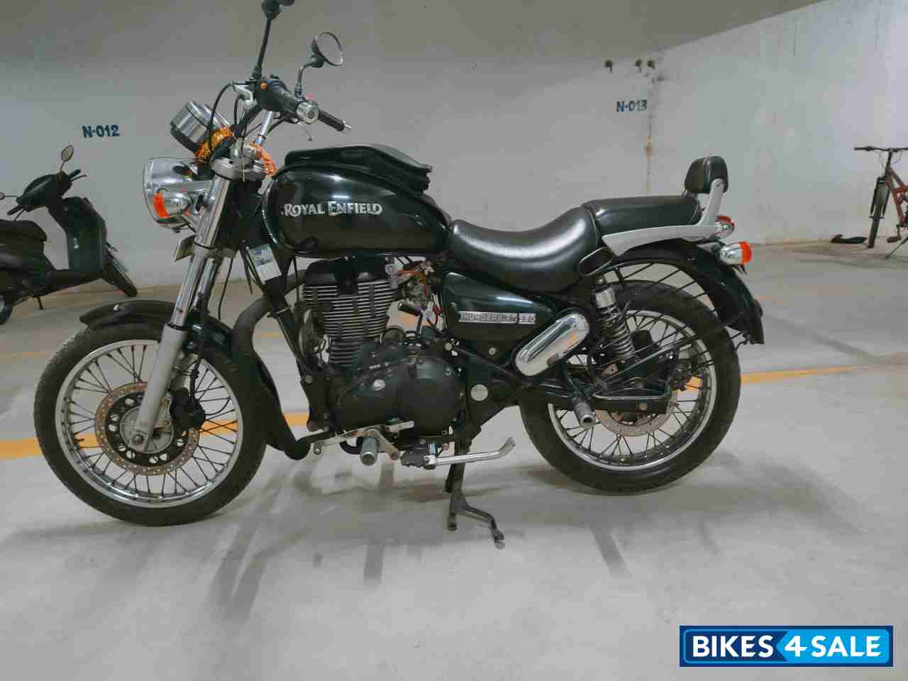 Black Royal Enfield Thunderbird 350 Black Royal Enfield Thunderbird 350