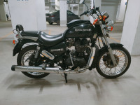 Black Royal Enfield Thunderbird 350