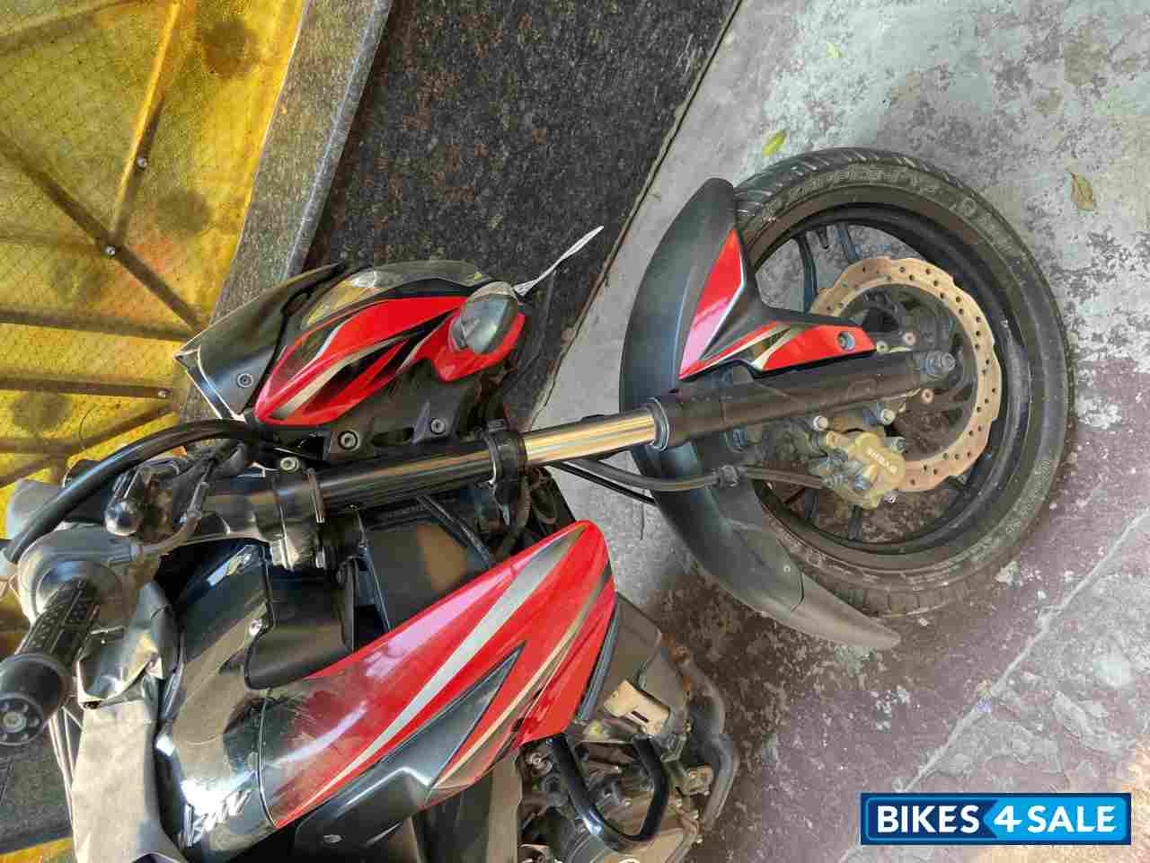 Red Bajaj Pulsar 200 NS