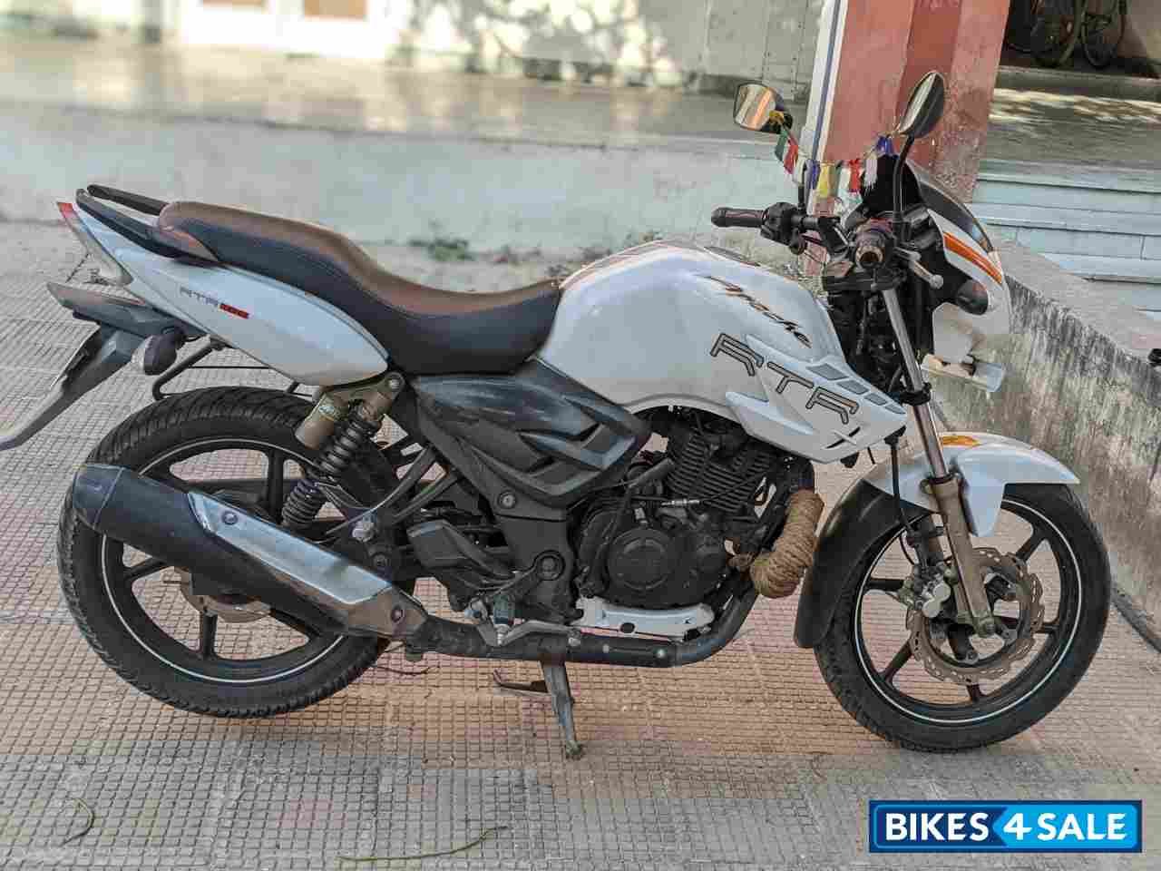 White TVS Apache RTR 180 ABS