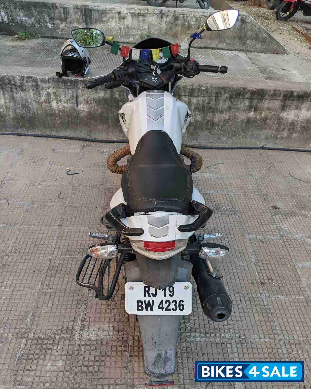 White TVS Apache RTR 180 ABS