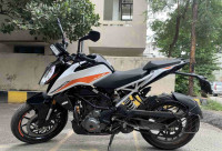 Ceramic White KTM Duke 390 BS6