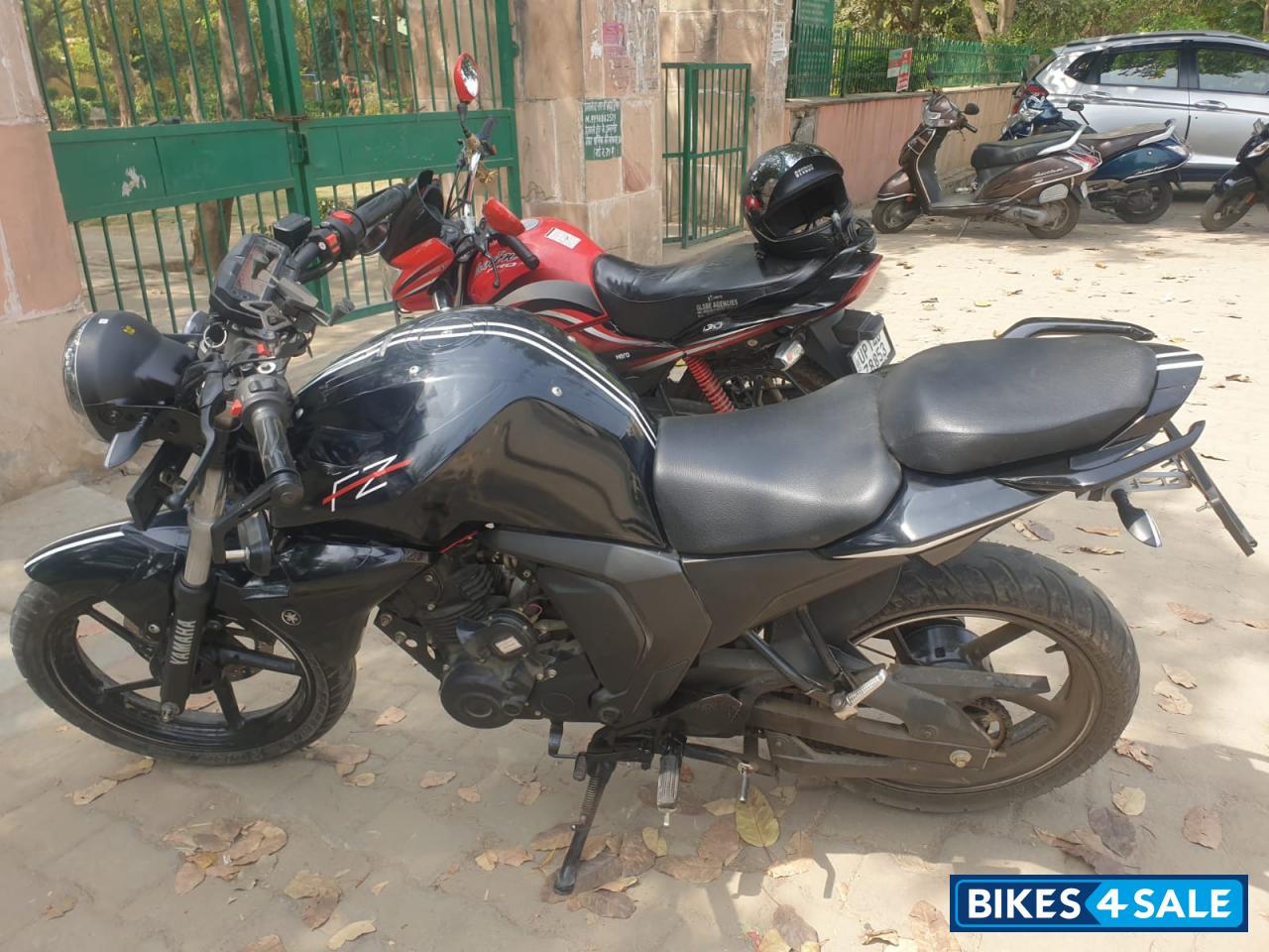 Black Yamaha FZ-S FI V2 Black Yamaha FZ-S FI V2