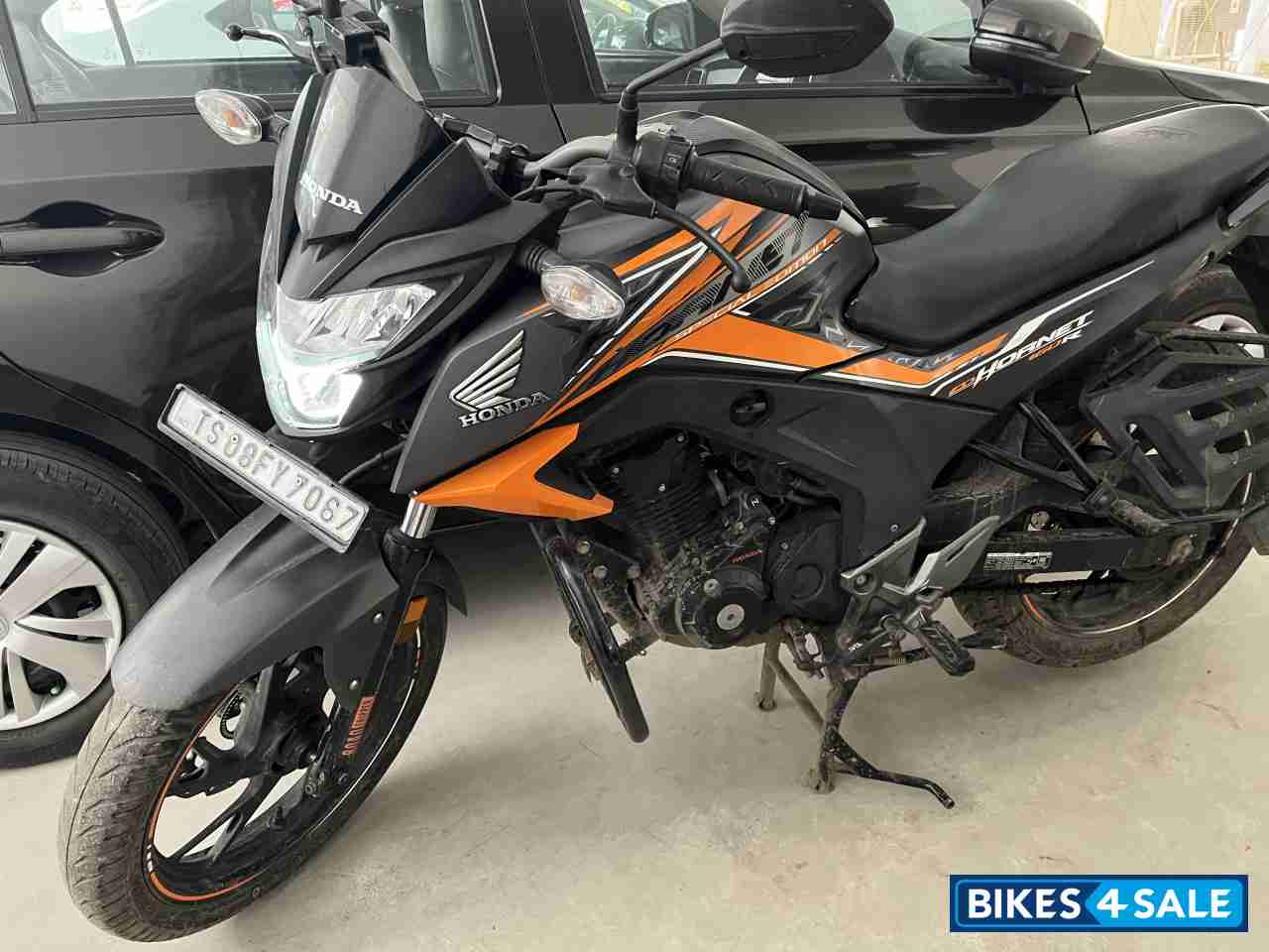 Metallic Orange Honda CB Hornet 160R ABS