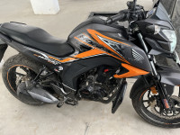 Metallic Orange Honda CB Hornet 160R ABS