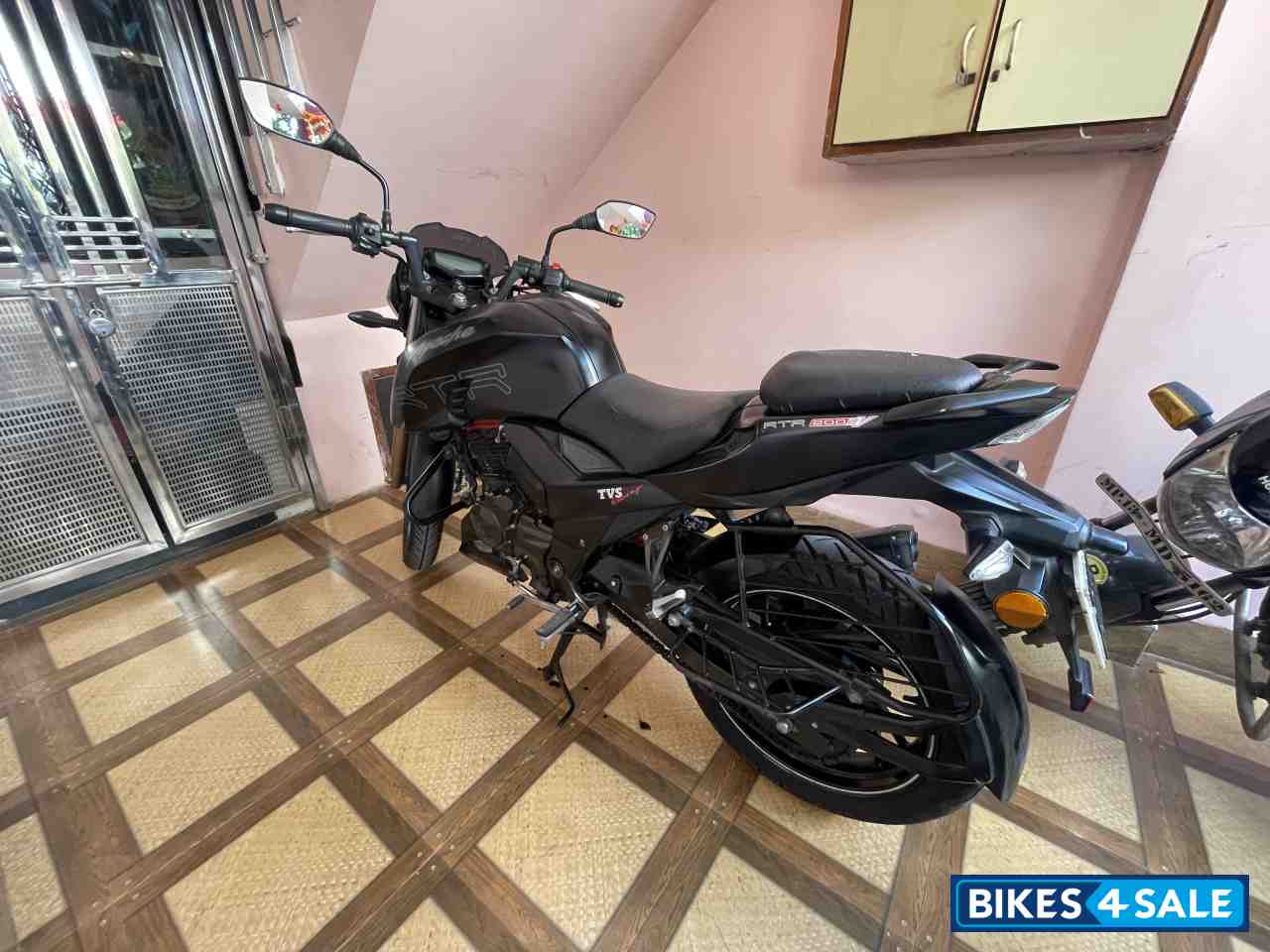 TVS Apache RTR 200 4V