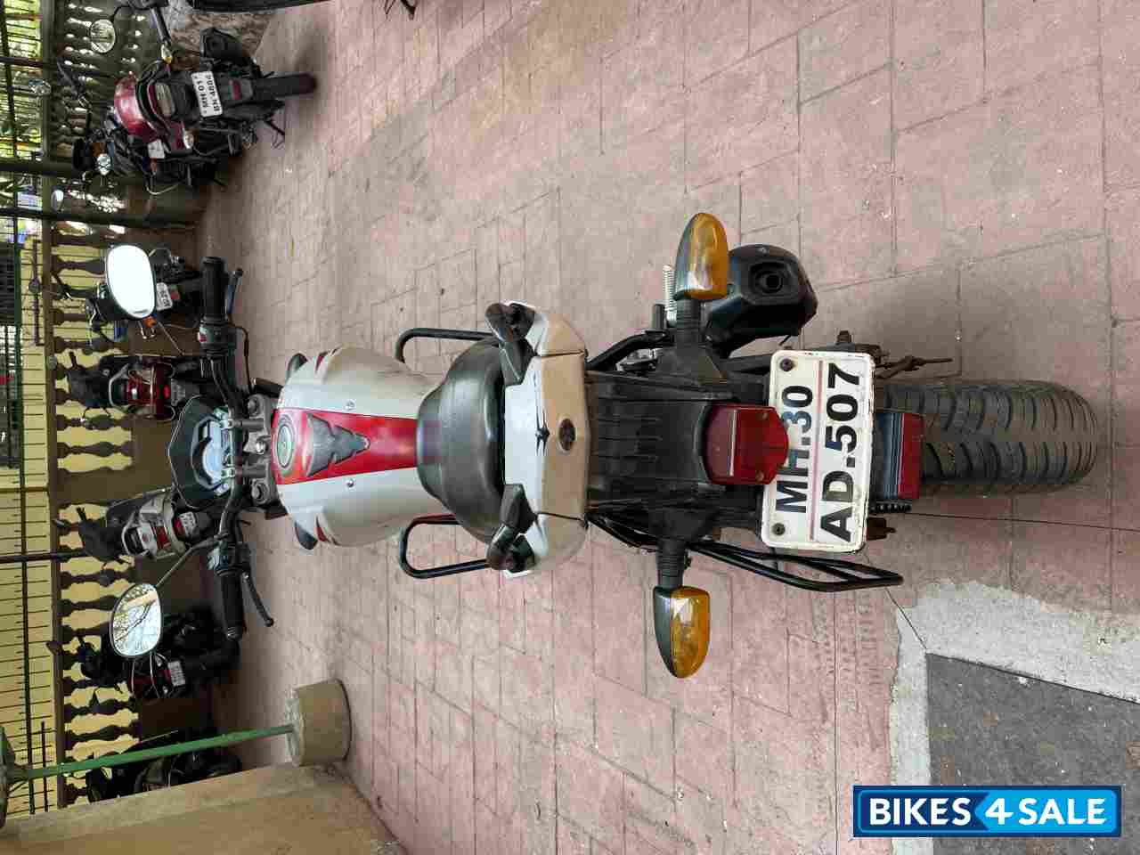 White & Red Yamaha FZ-S