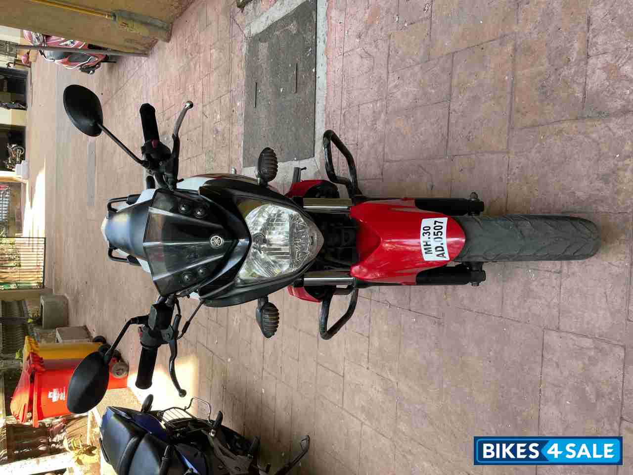 White & Red Yamaha FZ-S White & Red Yamaha FZ-S