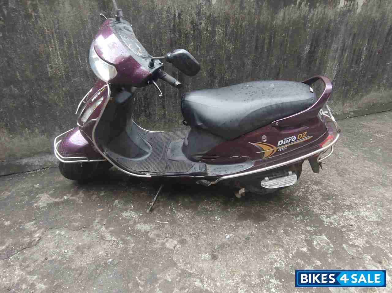 Purple Mahindra Duro