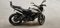 Pearl Mettalic White Bajaj Pulsar 200 NS ABS
