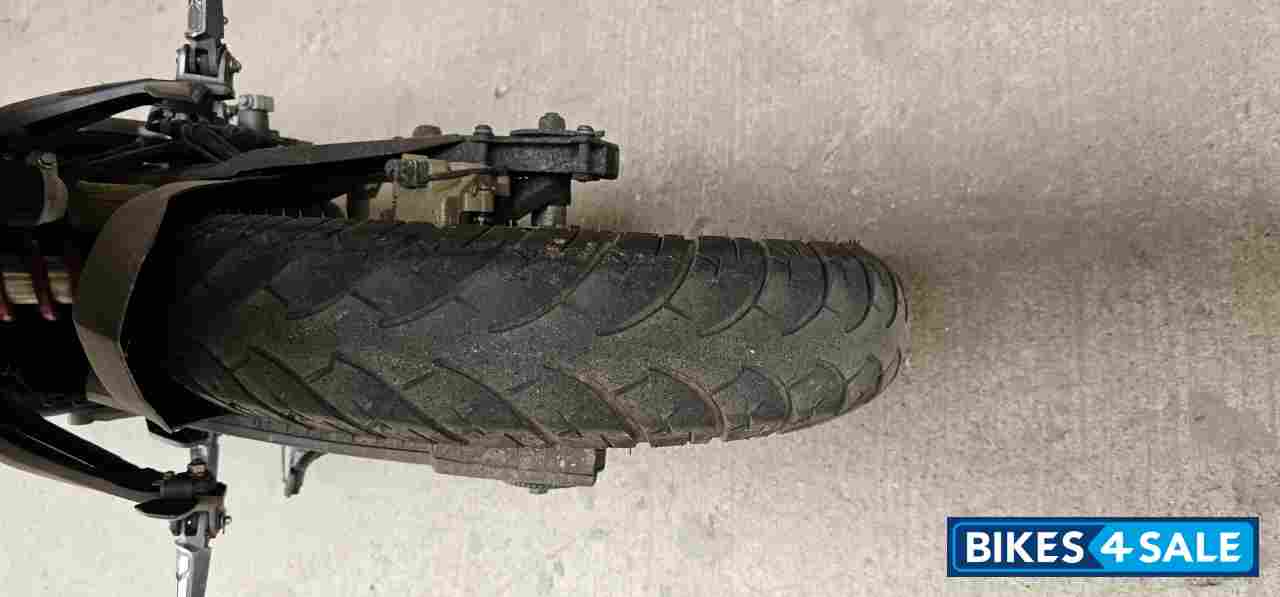 Pearl Mettalic White Bajaj Pulsar 200 NS ABS