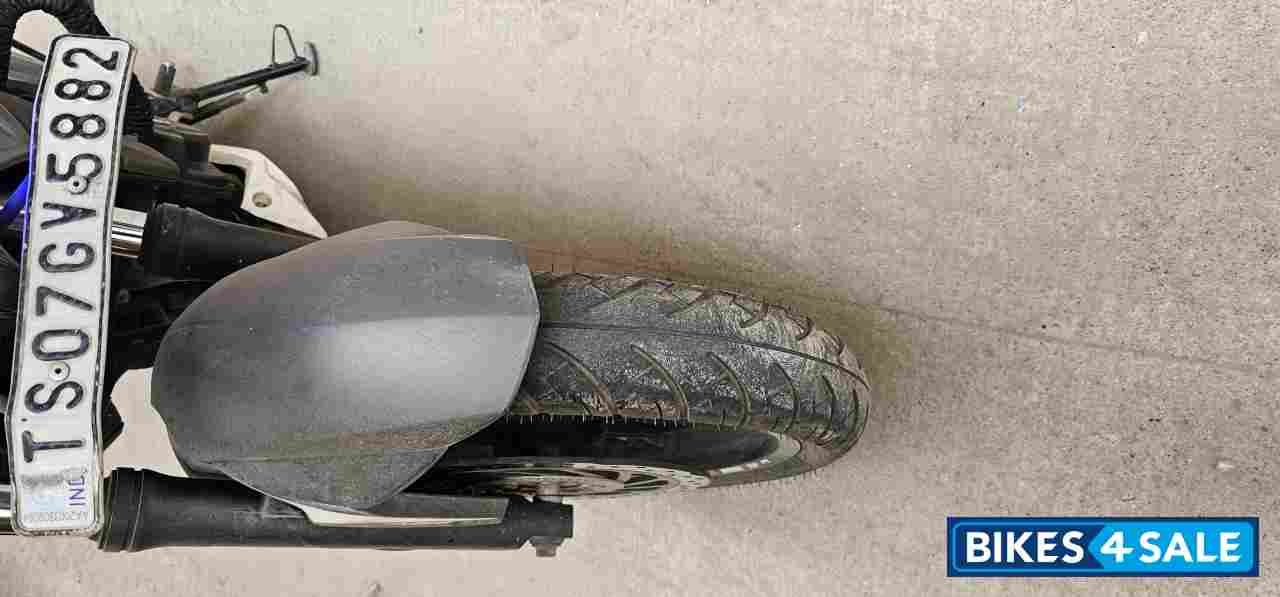 Pearl Mettalic White Bajaj Pulsar 200 NS ABS