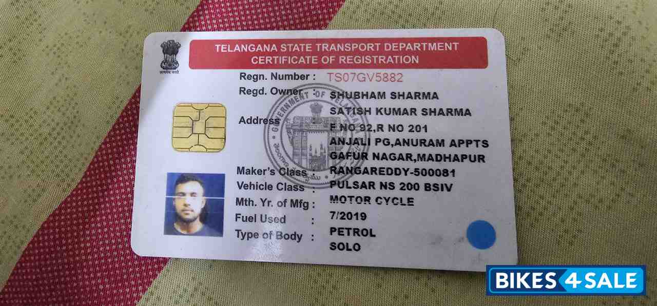 Pearl Mettalic White Bajaj Pulsar 200 NS ABS