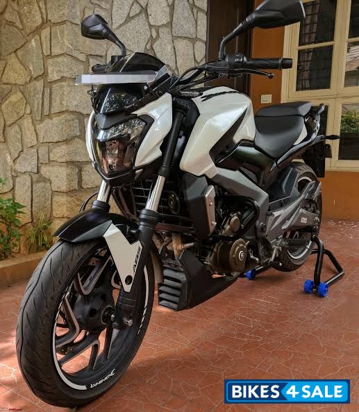 White Bajaj Dominar 400