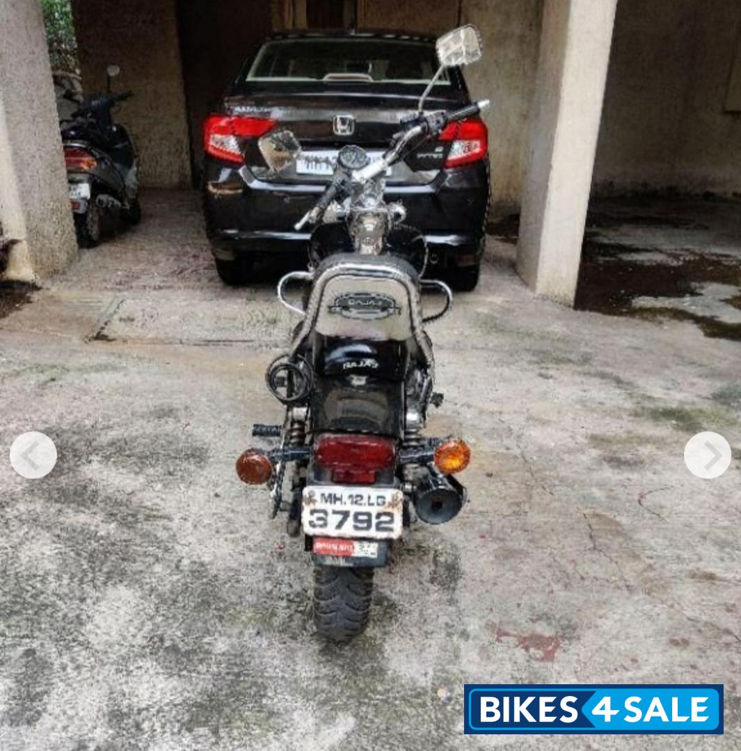 Black Bajaj Avenger 220 DTS-i