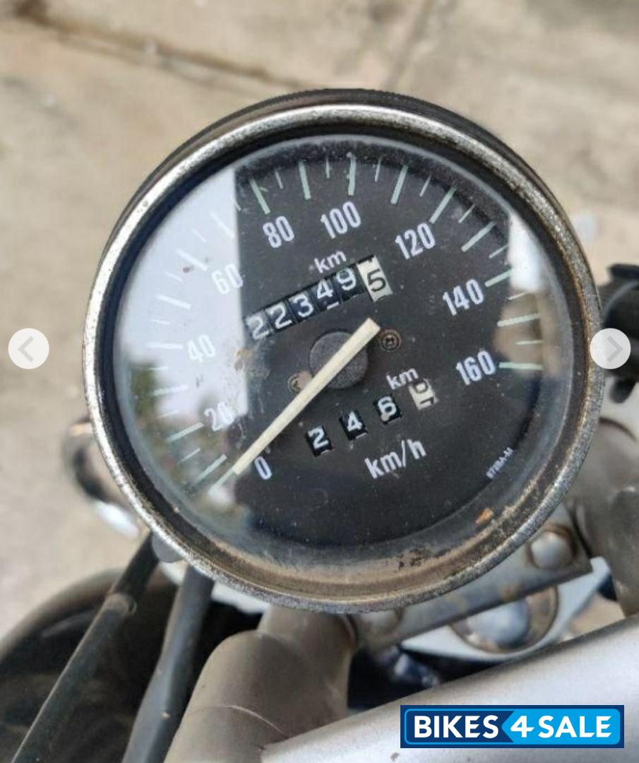 Black Bajaj Avenger 220 DTS-i