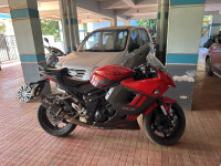 Red Hyosung GT650R
