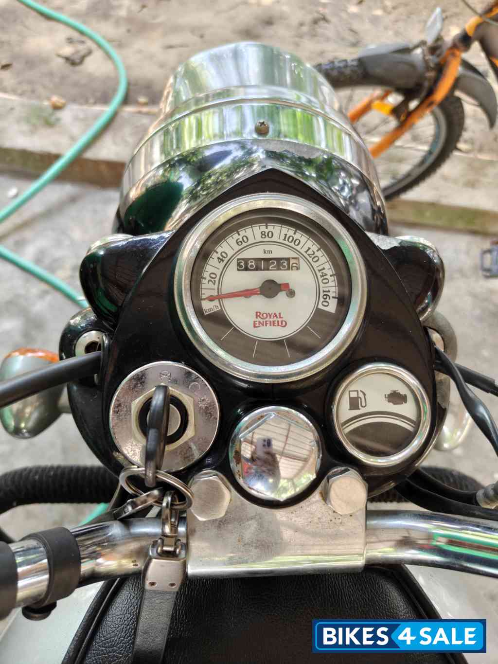 Metallo Silver Royal Enfield Classic 350 Dual Channel BS6 Metallo Silver Royal Enfield Classic 350 Dual Channel BS6