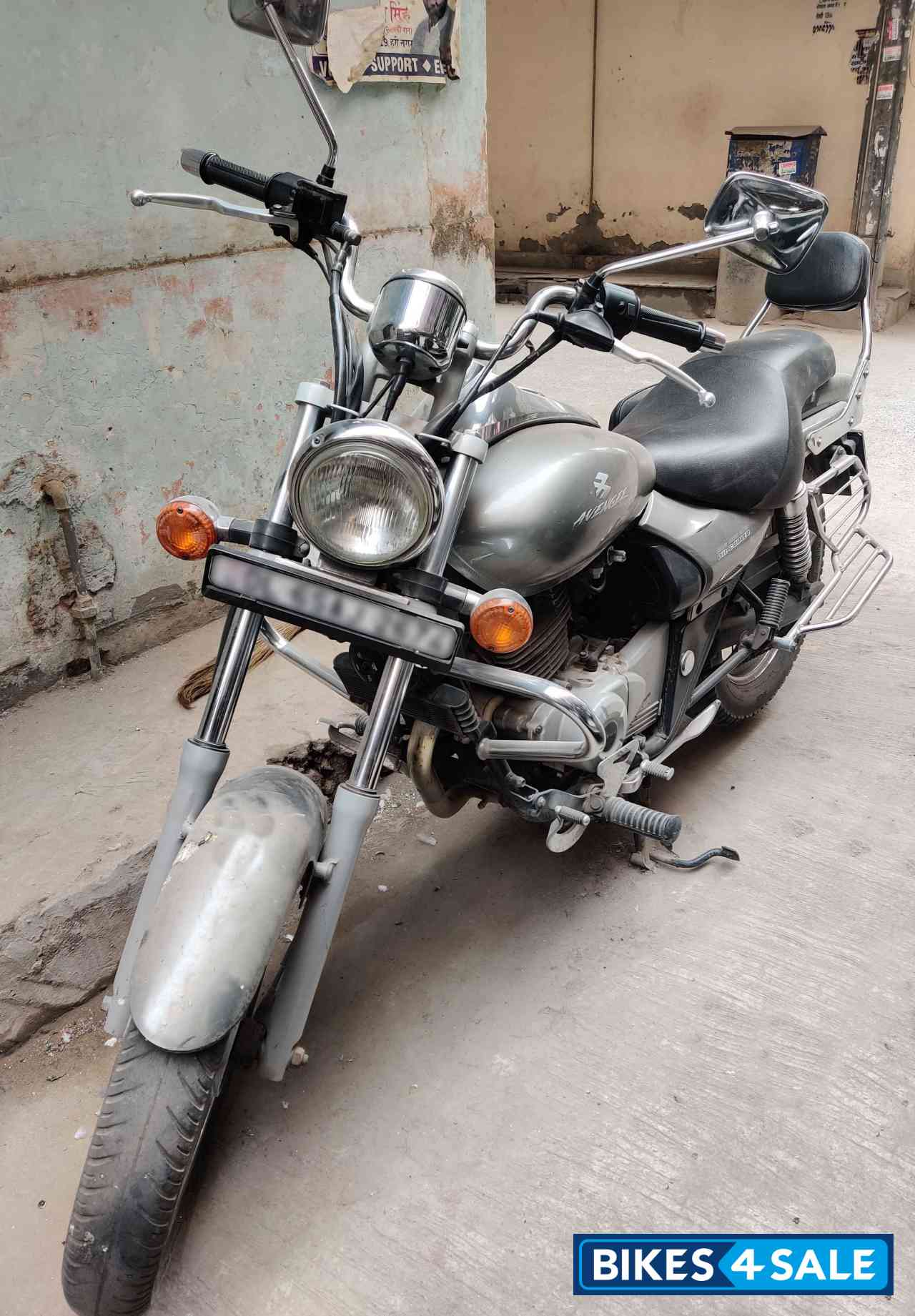 Mg Silver Grey Bajaj Avenger 220 DTS-i