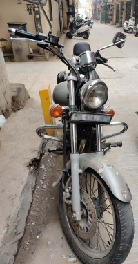 Mg Silver Grey Bajaj Avenger 220 DTS-i