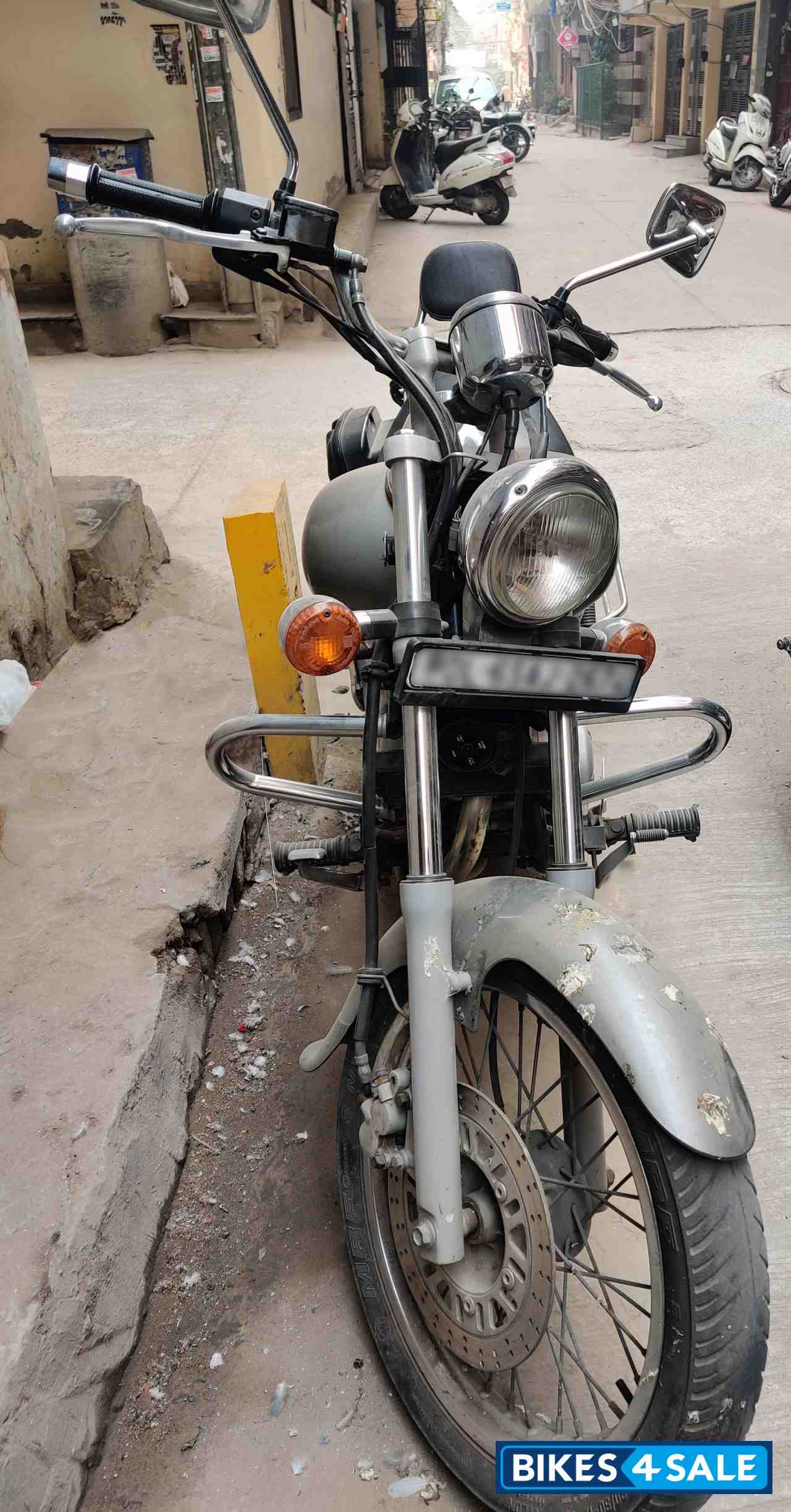 Mg Silver Grey Bajaj Avenger 220 DTS-i