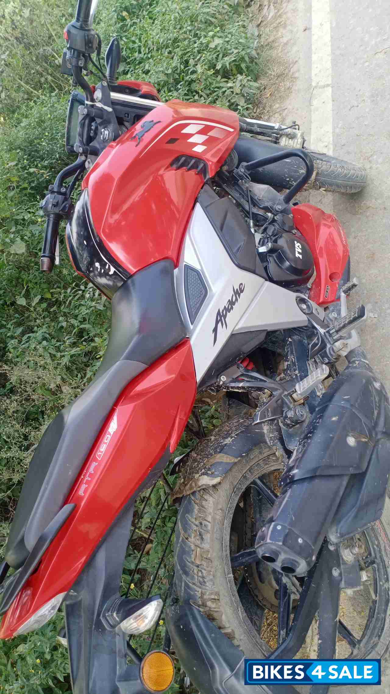 Red TVS Apache RTR 160 4V BS6